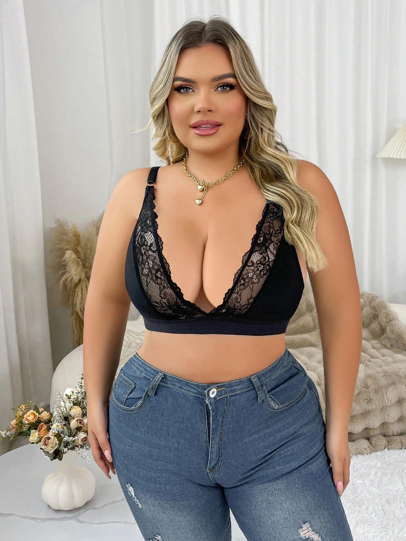 Plus Size Lace Decor Non-Wired Bra